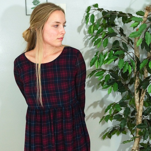 H&M Dresses & Skirts - Ornate open-back plaid dress